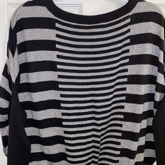 Allen B. Sweater SZ L NWOT . Black & Silver stripes. - Picture 8 of 9
